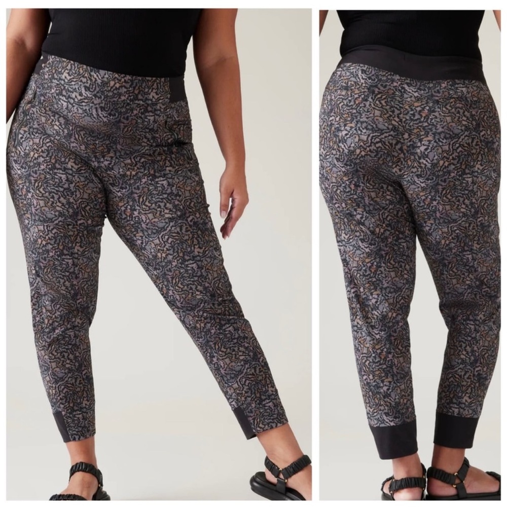 Athleta Trekkie North Jogger Black Kinetic Abstract Black size 20 NWT